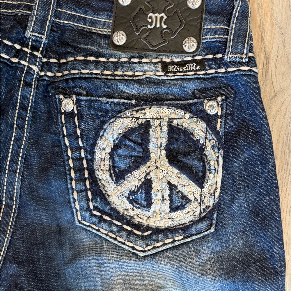 Miss Me Indigo Signature Cut Skinny Jeans with Peace Pocket Embroidery - Picture 2 of 9